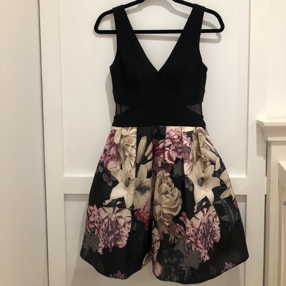 Xscape- Woman’s Floral Dress- Size 4 - Picture 3 of 12